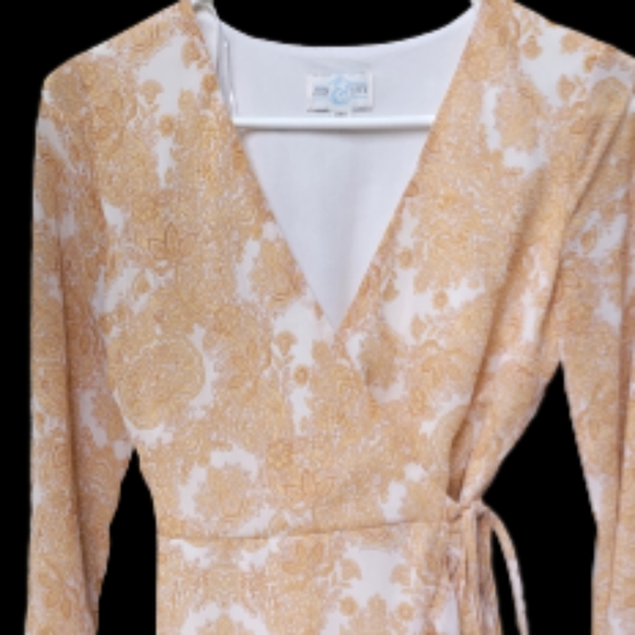 Francesca's Jun & Ivy "Cindalyn" Wrap Ruffle Dress Size XXS - Picture 2 of 12